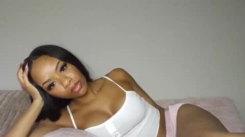 Snapshot of nanneyrose chatting on 22, 10, 2025 Nanneypooh online show from 22, 10, 2025