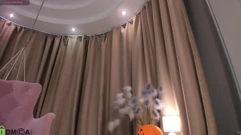 Naomi online show from 3, 11, 2025