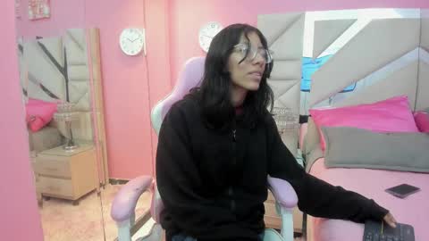 naomi_sara online show from 21, 9, 2025