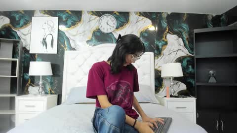 naomi_sara online show from 6, 10, 2025