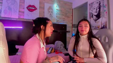 my main account is missnickeloo online show from 2, 12, 2024