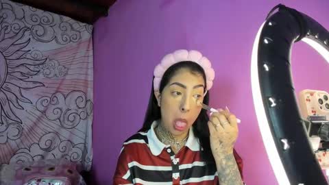 my main account is missnickeloo online show from 24, 9, 2025