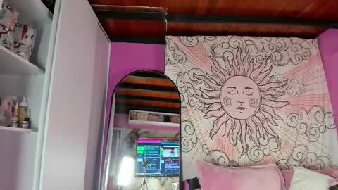 my main account is missnickeloo online show from 29, 9, 2025