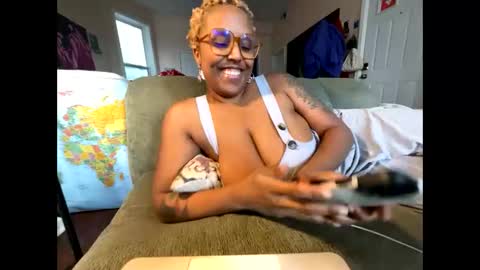 Naomigiirl6 online show from 25, 1, 2025
