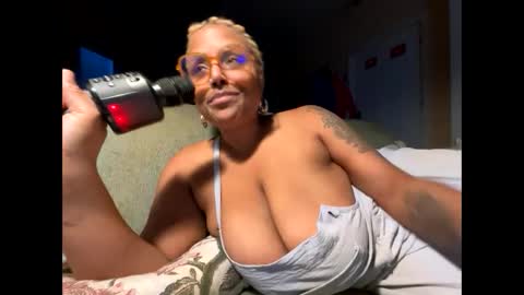 Naomigiirl6 online show from 26, 1, 2025