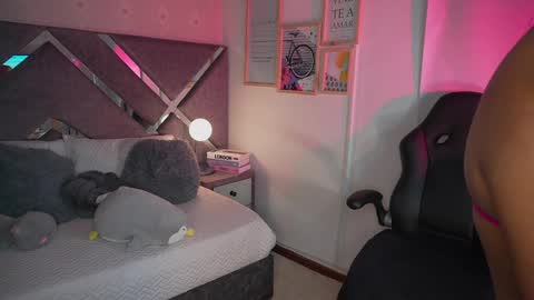 Naomi-Gray  online show from 8, 6, 2026
