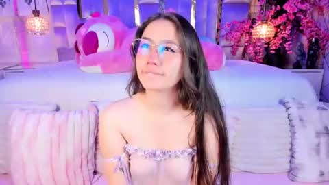 Snapshot of naomii_star chatting on 21, 7, 2026 online show from 21, 7, 2026