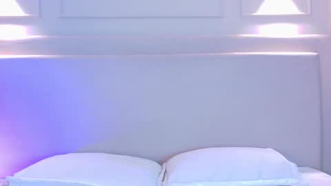 Naomi Klarc online show from 10, 10, 2025