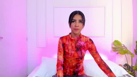 Naomi Klarc online show from 4, 12, 2025