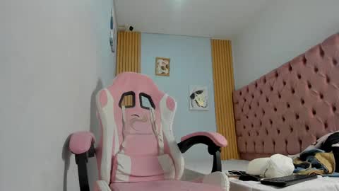 naomis_35 online show from 20, 10, 2025