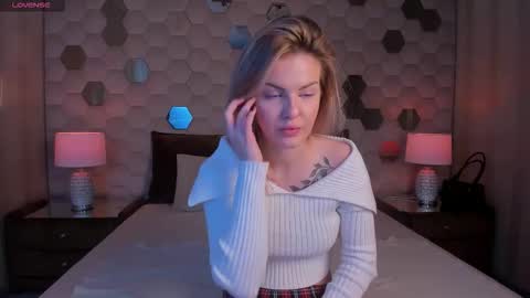 Snapshot of naomisol chatting on 4, 10, 2025 Naomi online show from 4, 10, 2025
