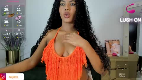 Snapshot of naomixjones1 chatting on 5, 2, 2025 Naomi online show from 5, 2, 2025