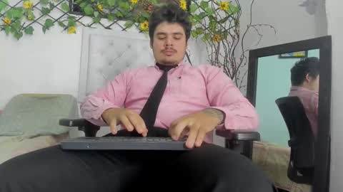 Snapshot of narciso_kh chatting on 4, 10, 2025 deibyd online show from 4, 10, 2025