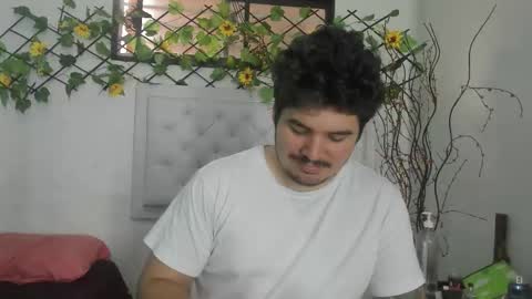 Snapshot of narciso_kh chatting on 8, 10, 2025 deibyd online show from 8, 10, 2025