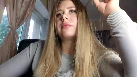 AngelaBooc online show from 17, 10, 2025