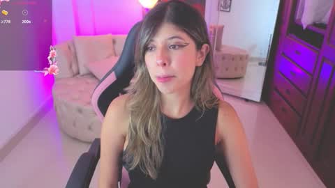 Snapshot of nataasha___ chatting on 5, 11, 2025 NATASHA online show from 5, 11, 2025