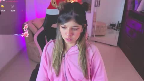 Snapshot of nataasha___ chatting on 18, 12, 2025 NATASHA online show from 18, 12, 2025