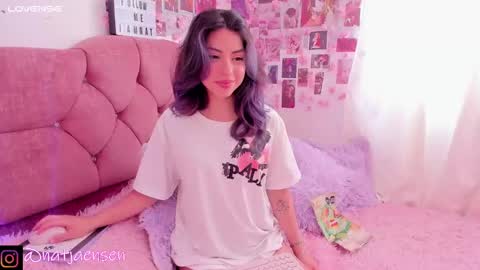 Snapshot of natalie_jaensen chatting on 15, 1, 2025 online show from 15, 1, 2025
