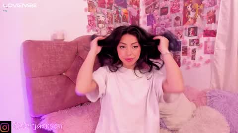 Snapshot of natalie_jaensen chatting on 1, 3, 2025 online show from 1, 3, 2025