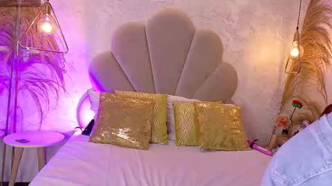 Natasha Collen online show from 12, 9, 2025