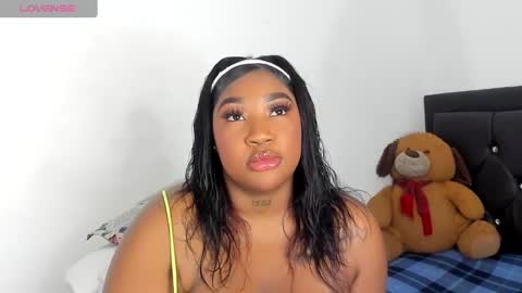 Snapshot of natassha_brown chatting on 5, 3, 2025 Natassha online show from 5, 3, 2025