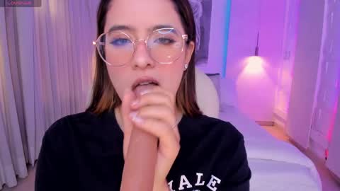 Snapshot of nathalie_rivers chatting on 23, 4, 2026 NATHALIE online show from 23, 4, 2026