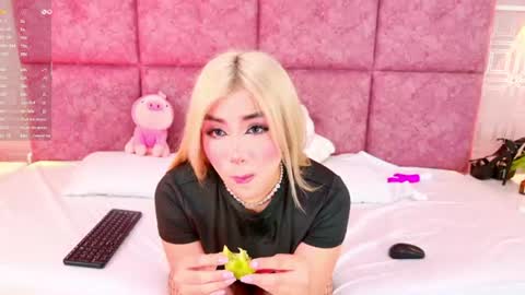 Snapshot of nathalieross1 chatting on 10, 6, 2026 Nathalie Ross online show from 10, 6, 2026