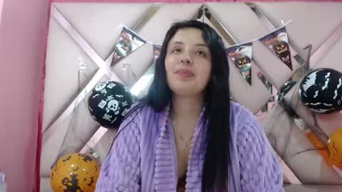 Snapshot of nathaly_low chatting on 18, 10, 2025 nathaly low online show from 18, 10, 2025