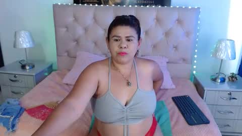 Snapshot of nathy_voyeur chatting on 8, 1, 2025 nathy_voyeur online show from 8, 1, 2025