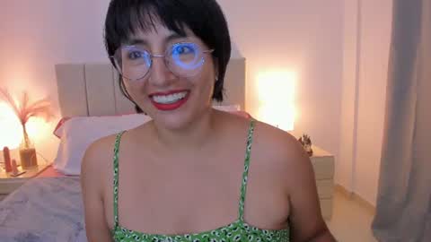 Snapshot of natty_bush chatting on 17, 6, 2026 Nathalie online show from 17, 6, 2026