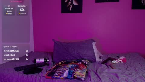 Snapshot of naturaltitss_ chatting on 19, 1, 2025 Gwen online show from 19, 1, 2025