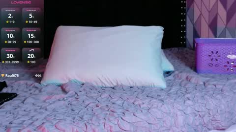 Snapshot of naturaltitss_ chatting on 3, 10, 2025 Gwen online show from 3, 10, 2025