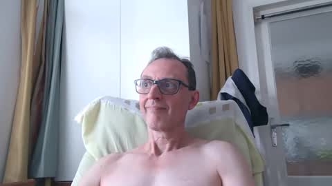Snapshot of naturista25 chatting on 27, 5, 2026 naturista25 online show from 27, 5, 2026