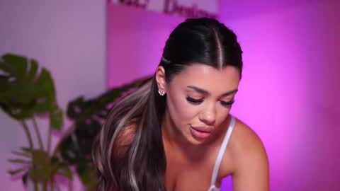 Naty online show from 3, 3, 2025