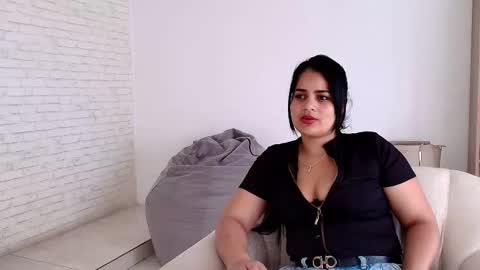 Snapshot of natyrose_ chatting on 9, 11, 2025 Naomi online show from 9, 11, 2025