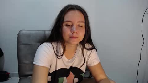 Snapshot of natyscoth chatting on 18, 10, 2025 online show from 18, 10, 2025