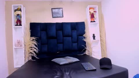 natzuki_ online show from 4, 11, 2025