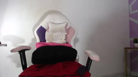 Snapshot of naughty69hottie chatting on 2, 7, 2026 Leina modelo independiente online show from 2, 7, 2026