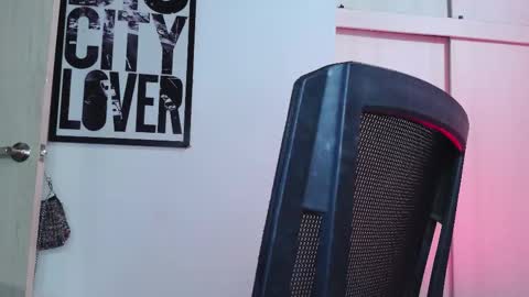 Em  please help me reach 100 thumbs up 3 online show from 8, 10, 2025