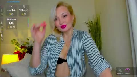 Snapshot of naughty_milena chatting on 28, 4, 2026 Milena online show from 28, 4, 2026