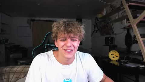 Snapshot of naughty_nik43 chatting on 1, 10, 2025 Nik online show from 1, 10, 2025