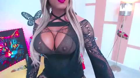 Snapshot of naughtyboyhot1 chatting on 13, 5, 2026 Miabarbarita online show from 13, 5, 2026