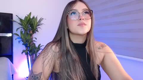 LANAindependent model online show from 6, 12, 2024