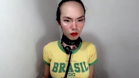 Snapshot of naughtypetiteangel chatting on 13, 11, 2025 naughtypetiteangel online show from 13, 11, 2025