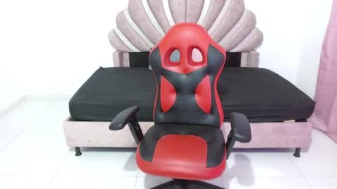 Snapshot of naya_fox1 chatting on 23, 12, 2025 naya_fox1 online show from 23, 12, 2025