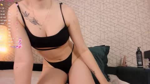 NayaValen online show from 25, 11, 2025