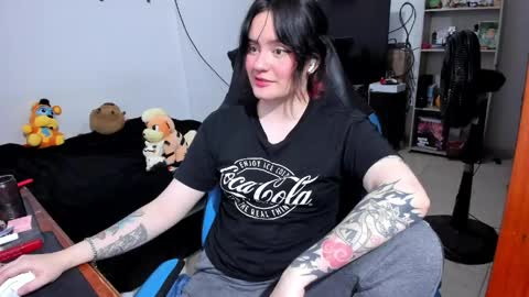 Geek Nicole    im Neeko UwU online show from 15, 4, 2026