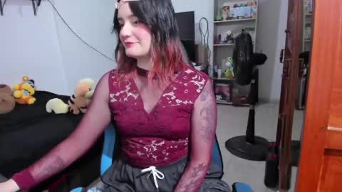 Snapshot of neeko_lol_ chatting on 24, 4, 2026 Geek Nicole im Neeko UwU online show from 24, 4, 2026