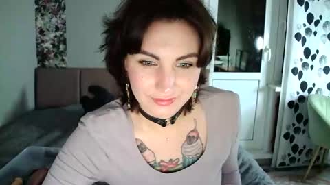 Snapshot of nefertiti_queen chatting on 11, 9, 2025 nefertiti_queen online show from 11, 9, 2025