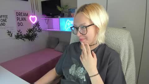 Snapshot of neko_sora chatting on 19, 5, 2026 Kate online show from 19, 5, 2026